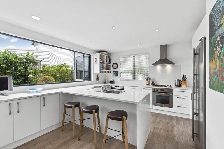 Photo of property in 2/6 Crete Avenue, Milford, Auckland, 0620