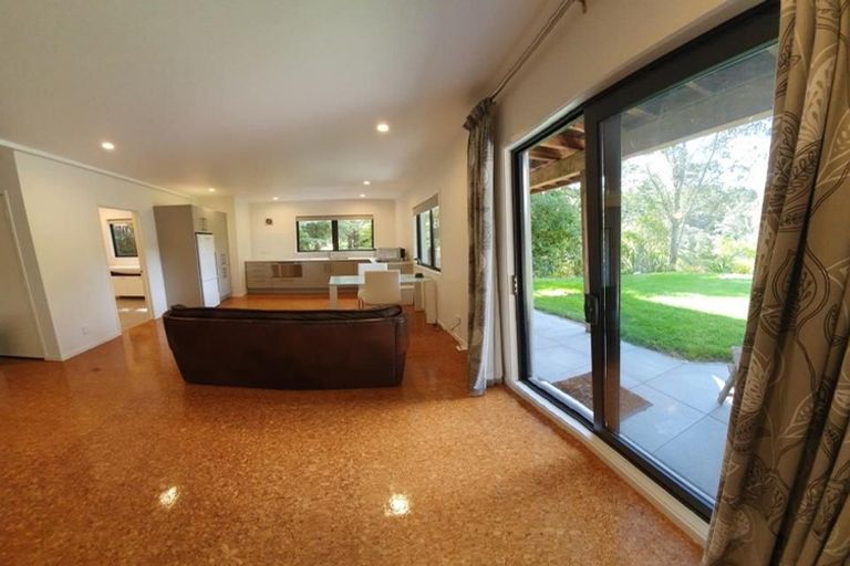 Photo of property in 22 Learmonth Avenue, Birkenhead, Auckland, 0626