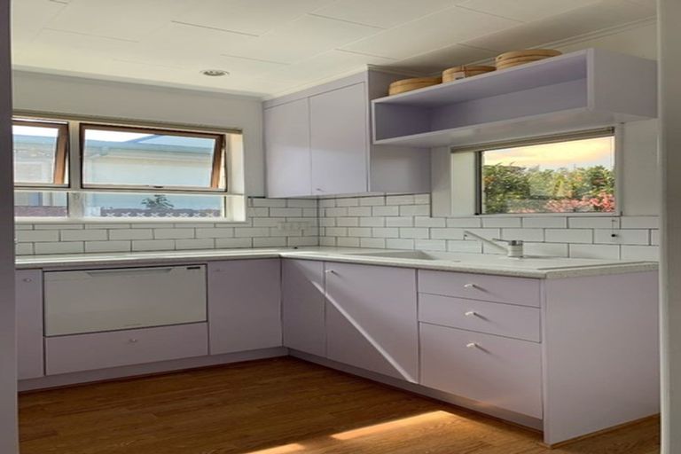 Photo of property in 17 Puketapu Road, Taradale, Napier, 4112