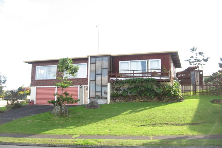 Photo of property in 37 Alton Terrace, Pakuranga Heights, Auckland, 2010
