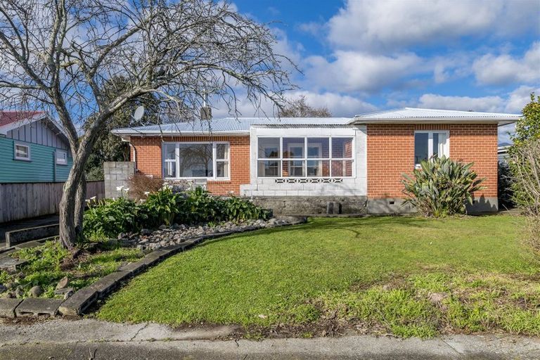 Photo of property in 4 Freyberg Street, Levin, 5510