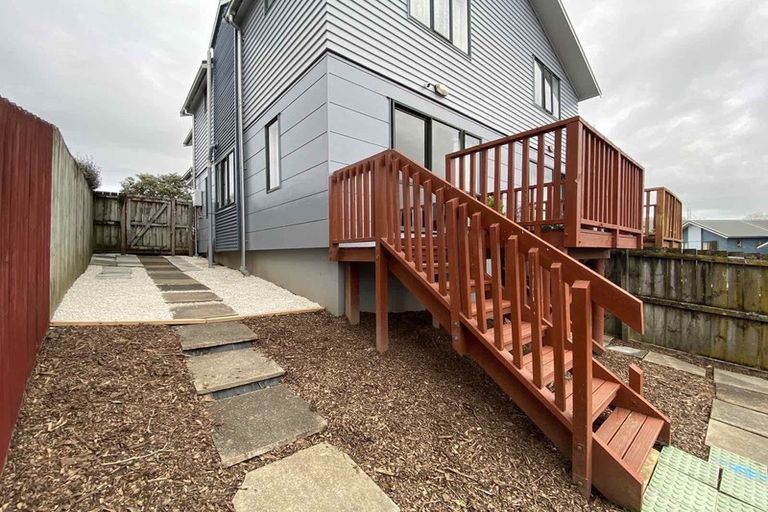 Photo of property in 1/30 John Jennings Drive, Oteha, Auckland, 0632