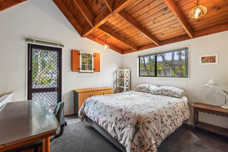 Photo of property in 2/3 Lantana Road, Green Bay, Auckland, 0604