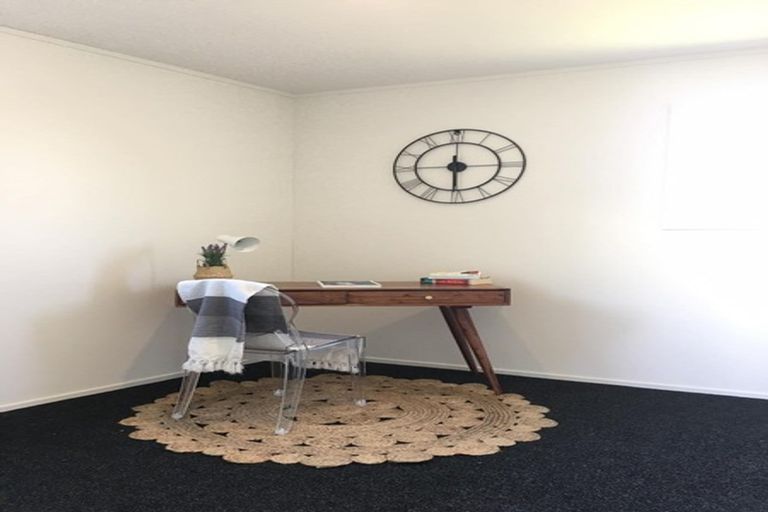 Photo of property in 19 Kennington Drive, Clendon Park, Auckland, 2103