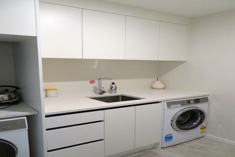 Photo of property in 25a Pupuke Road, Birkenhead, Auckland, 0627