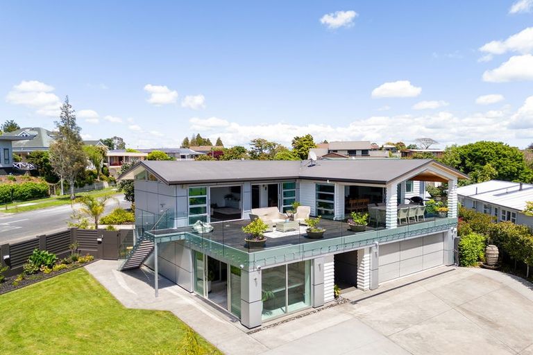 Photo of property in 163 Lake Crescent, Hamilton Lake, Hamilton, 3204