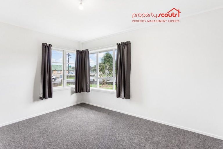 Photo of property in 16 Serjeant Street, Henderson, Auckland, 0612