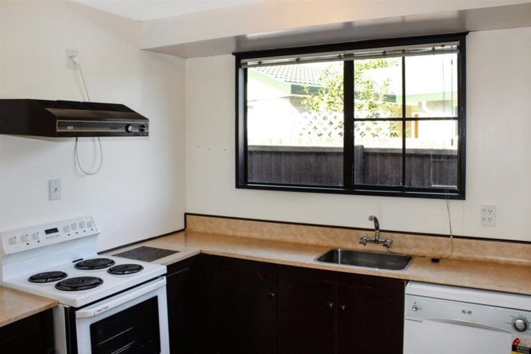 Photo of property in 48 Bellingham Place, Avonhead, Christchurch, 8042