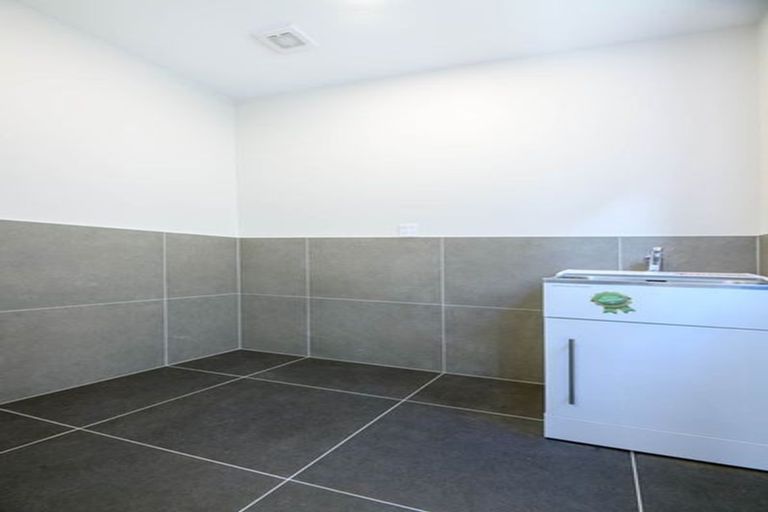 Photo of property in 12b September Place, Forrest Hill, Auckland, 0620