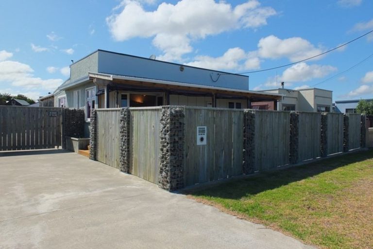 Photo of property in 51 Nash Parade, Foxton Beach, Foxton, 4815