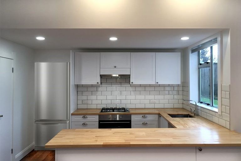 Photo of property in 2 Bayview Road, Paremata, Porirua, 5024