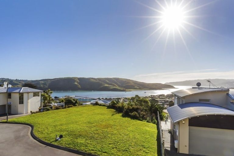 Photo of property in 13 Paremata Drive, Paremata, Porirua, 5024