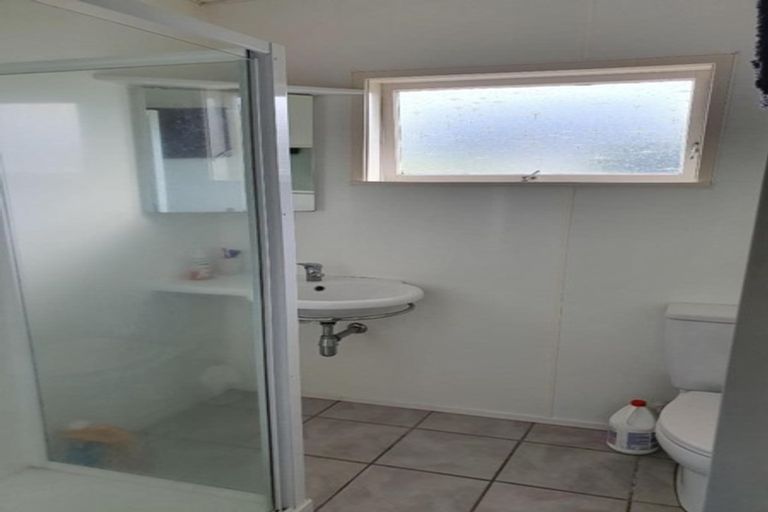 Photo of property in 2/66 Becroft Drive, Forrest Hill, Auckland, 0620