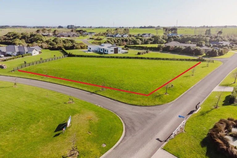 Photo of property in 2 Paterson Lane, Kelvin Grove, 4470