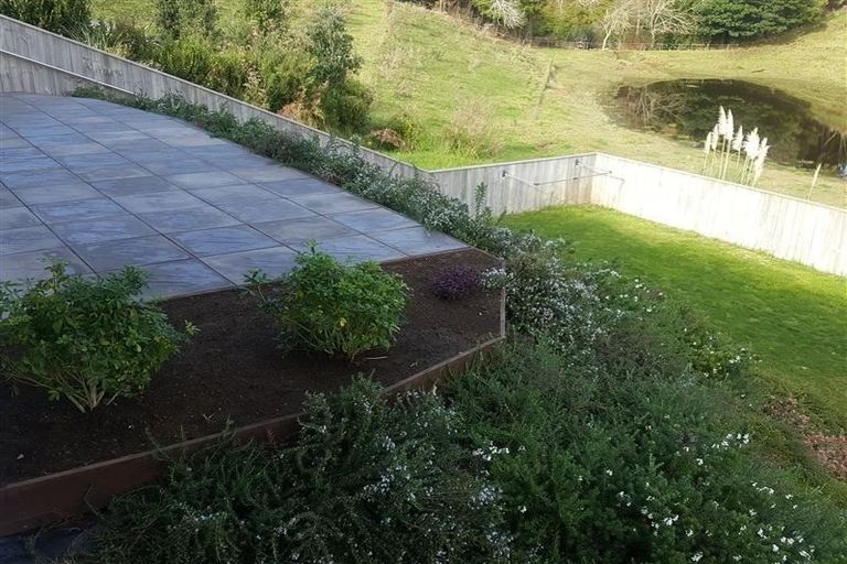 Photo of property in 13 Heta Road, Highlands Park, New Plymouth, 4312