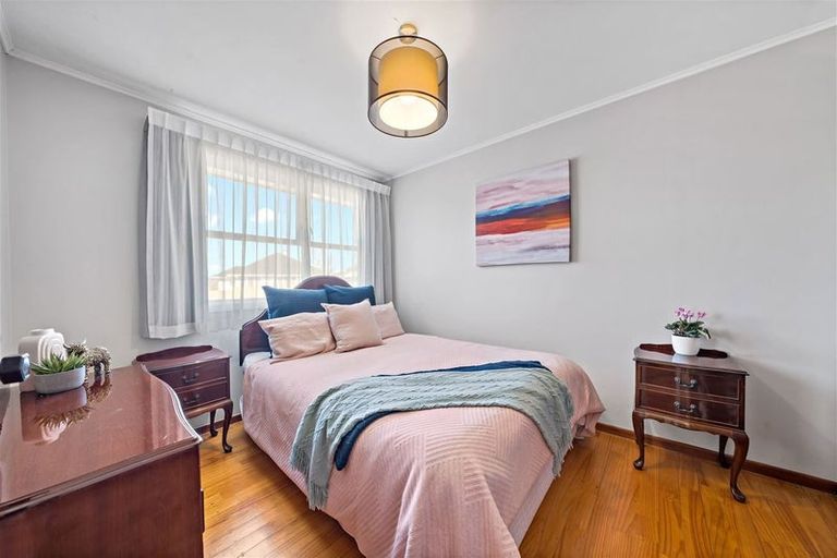 Photo of property in 7 Beach Road, Te Atatu Peninsula, Auckland, 0610