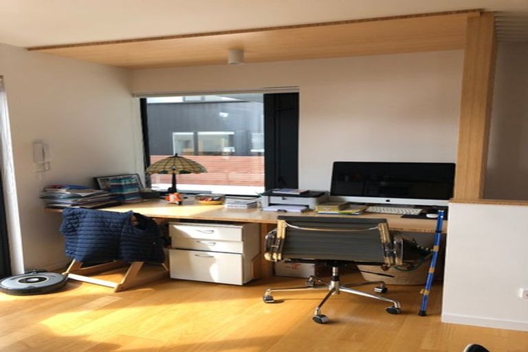 Photo of property in 76 Brougham Street, Mount Victoria, Wellington, 6011