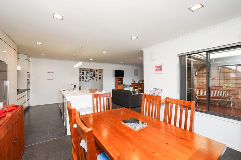 Photo of property in 8 Settlers Close, Whalers Gate, New Plymouth, 4310
