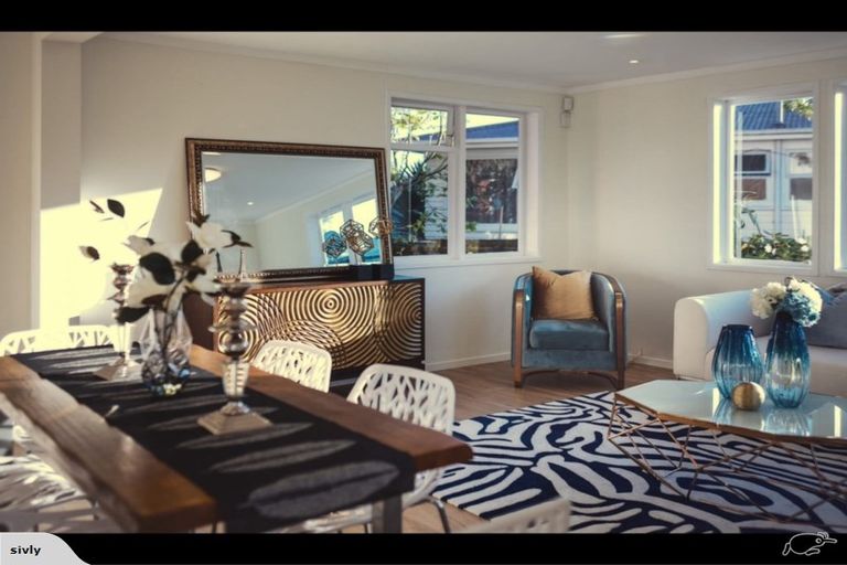 Photo of property in 100 Universal Drive, Henderson, Auckland, 0610