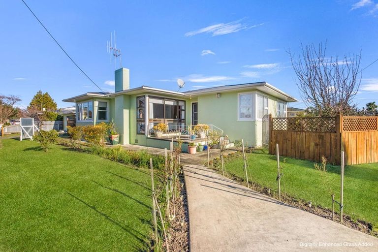 Photo of property in 2 Marsden Place, Awapuni, Palmerston North, 4412