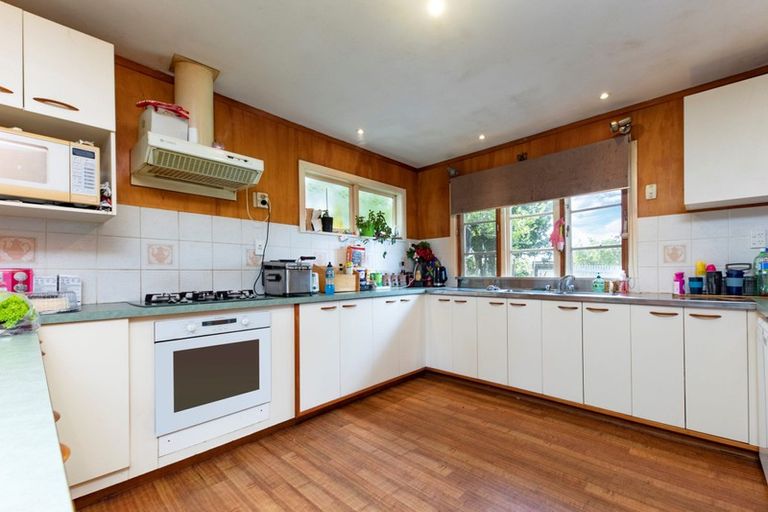 Photo of property in 18 School Road, Riverhead, 0820