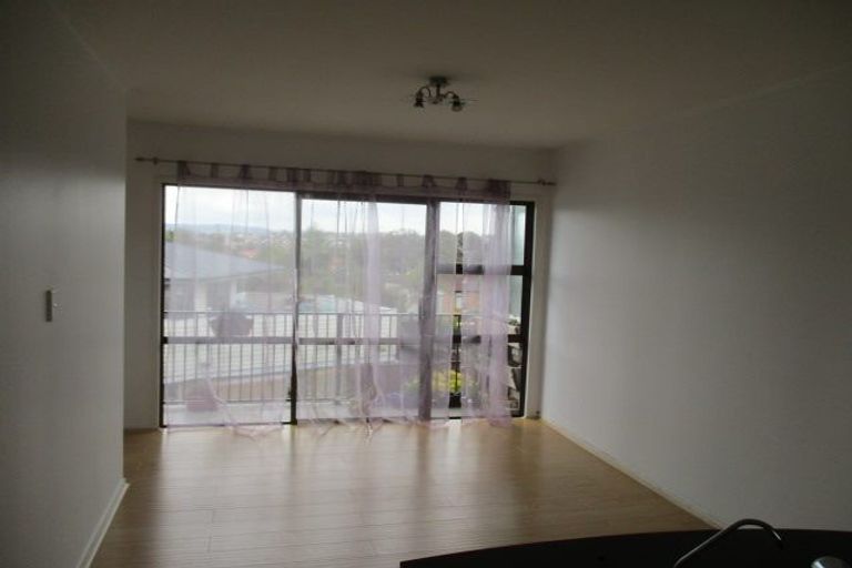 Photo of property in 2/14a Kurnell Drive, Botany Downs, Auckland, 2010