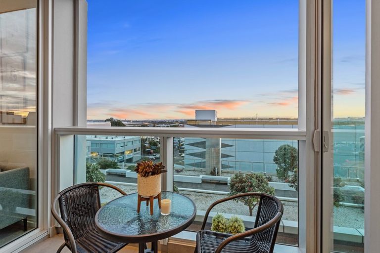 Photo of property in Sentinel Apartments, 505/3 Northcroft Street, Takapuna, Auckland, 0622