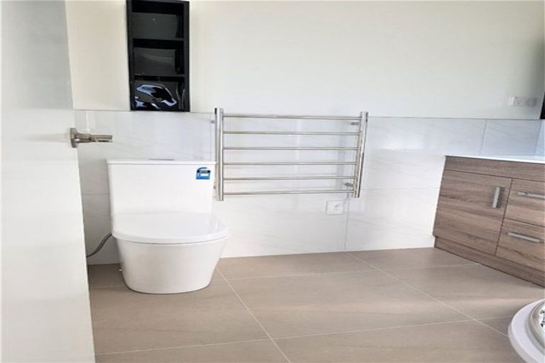 Photo of property in 11 Apple Lane, Henderson, Auckland, 0610