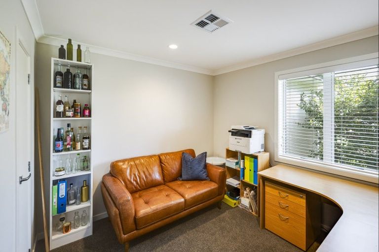 Photo of property in 17 Aoraki Road, Poraiti, Napier, 4112
