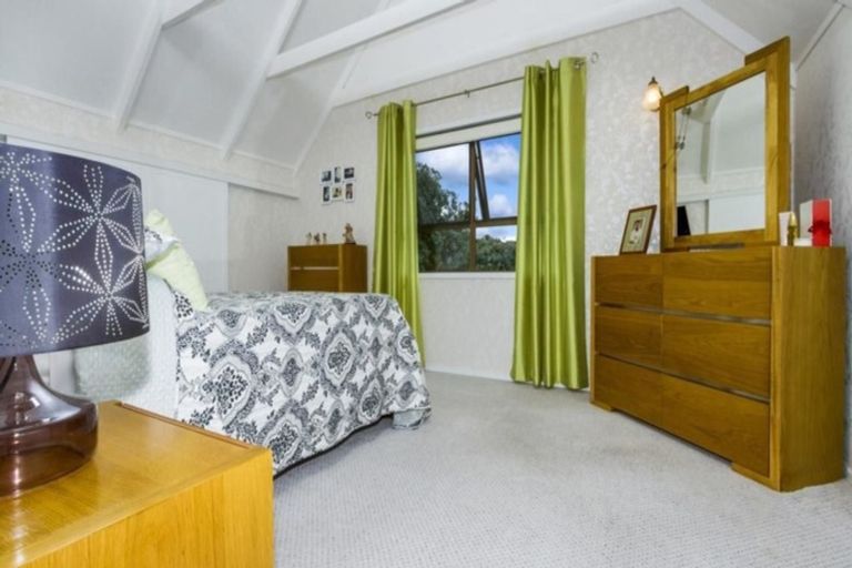 Photo of property in 1/20 Redwing Street, Browns Bay, Auckland, 0630