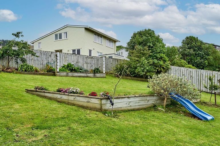 Photo of property in 55 Davidson Crescent, Tawa, Wellington, 5028