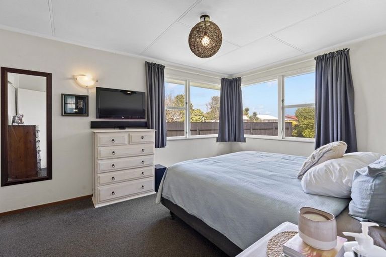 Photo of property in 1 Sutherland Crescent, Westbrook, Palmerston North, 4412