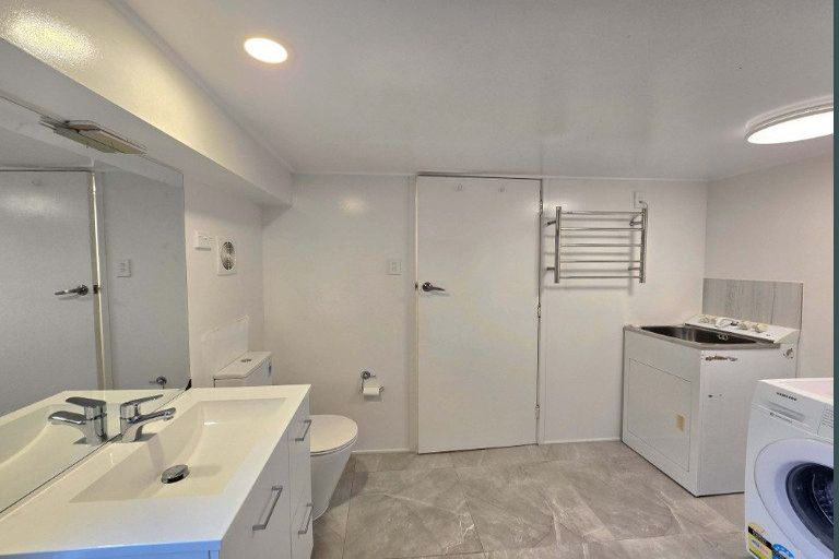 Photo of property in 33 Alidade Place, Massey, Auckland, 0614