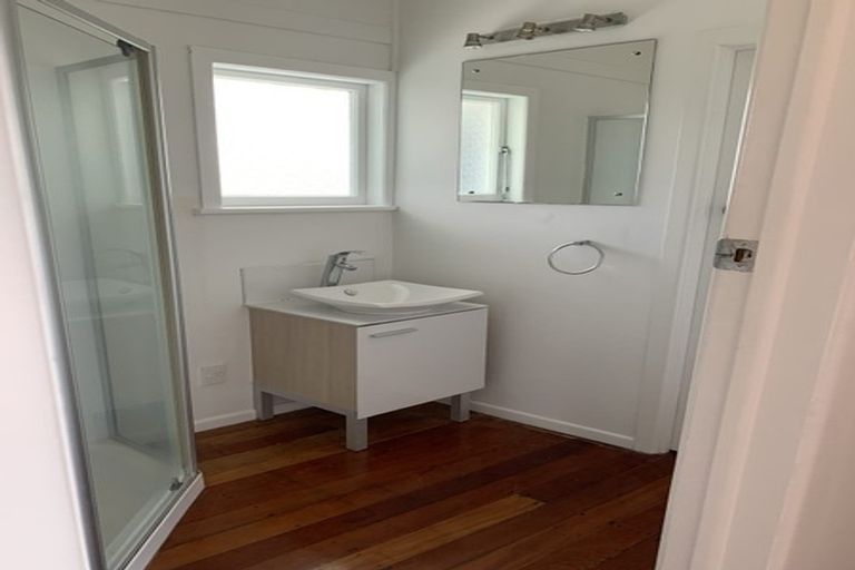 Photo of property in 65 Norwood Road, Bayswater, Auckland, 0622