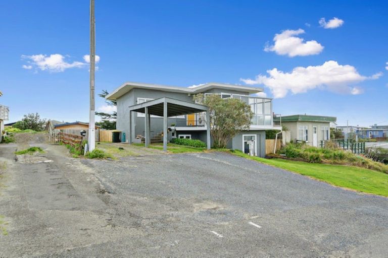 Photo of property in 22 Nelson Street, Foxton Beach, Foxton, 4815