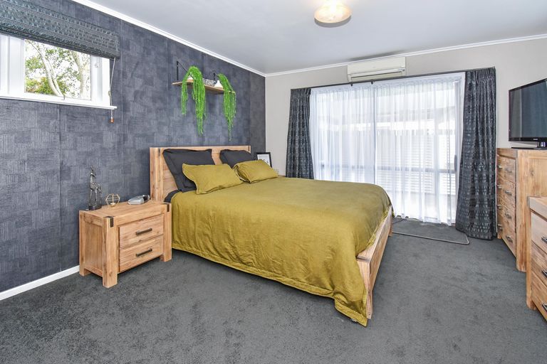 Photo of property in 431a Great South Road, Opaheke, Papakura, 2113