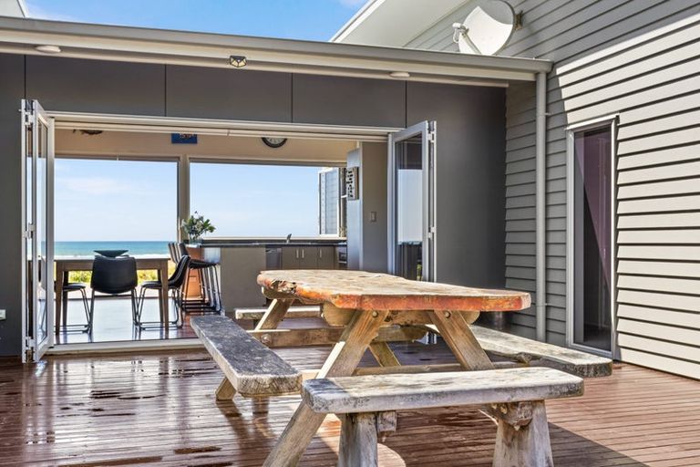 Photo of property in 68 Pourerere Road, Pourerere, Omakere, 4271