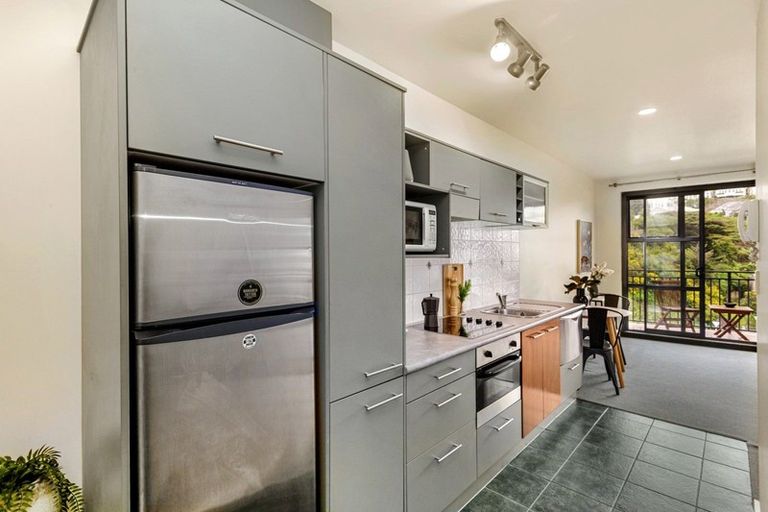 Photo of property in Atrium Towers, 7f/154 The Terrace, Wellington Central, Wellington, 6011