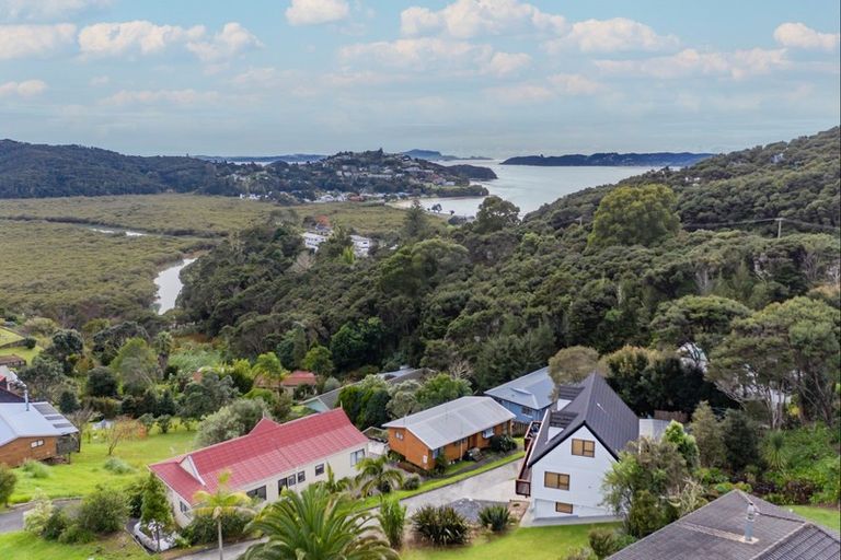 Photo of property in 6 Puketiro Place, Paihia, 0200