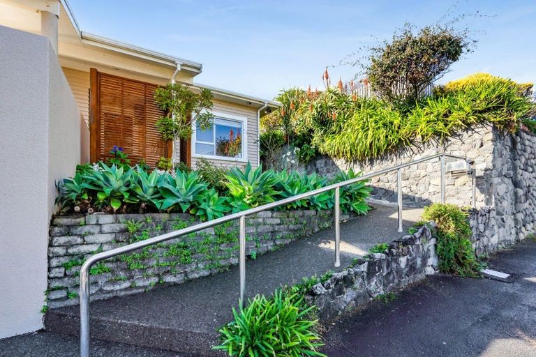 Photo of property in 19 Nobs Line, Strandon, New Plymouth, 4312