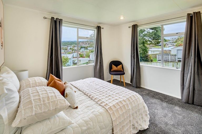 Photo of property in 7 Edelweiss Grove, Timberlea, Upper Hutt, 5018