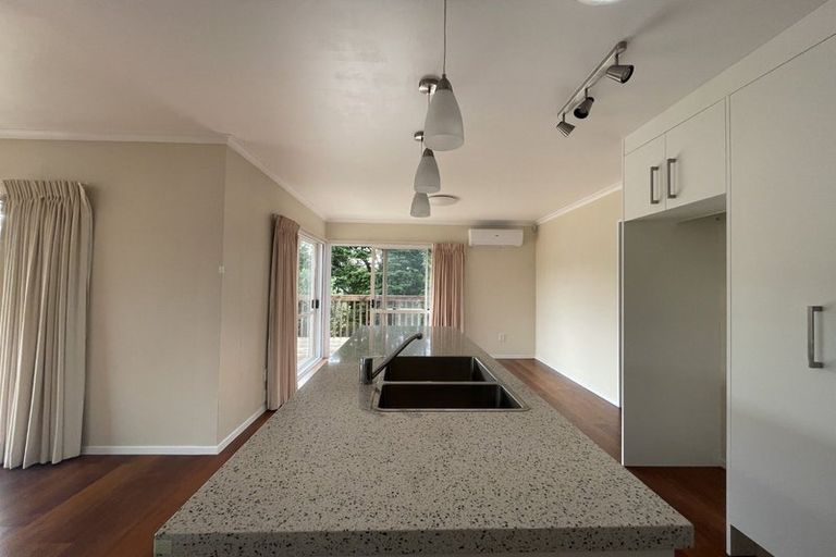 Photo of property in 16 Amherst Place, Albany, Auckland, 0632