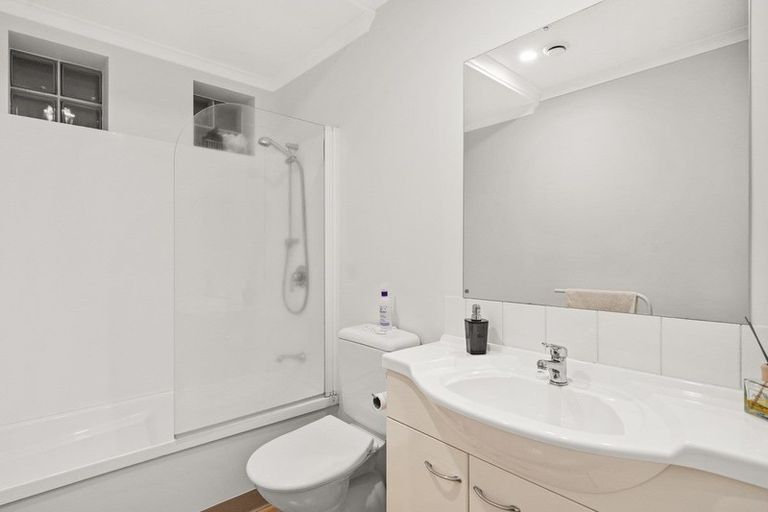 Photo of property in Paramount Apartments, 2/281 Maunganui Road, Mount Maunganui, 3116