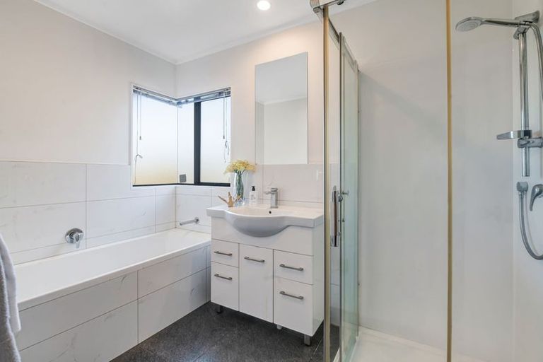 Photo of property in 2/8 Antrim Grove, Bayview, Auckland, 0629