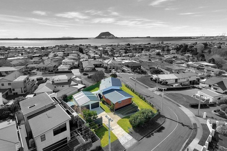 Photo of property in 1 Lemon Grove Avenue, Otumoetai, Tauranga, 3110