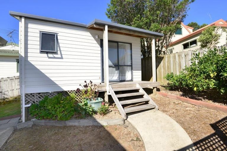 Photo of property in 8 Grenadine Place, Unsworth Heights, Auckland, 0632
