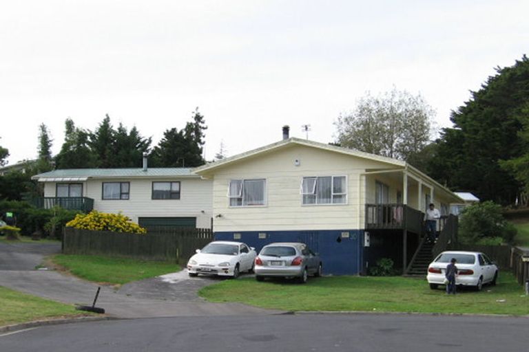 Photo of property in 10 Louise Place, West Harbour, Auckland, 0618