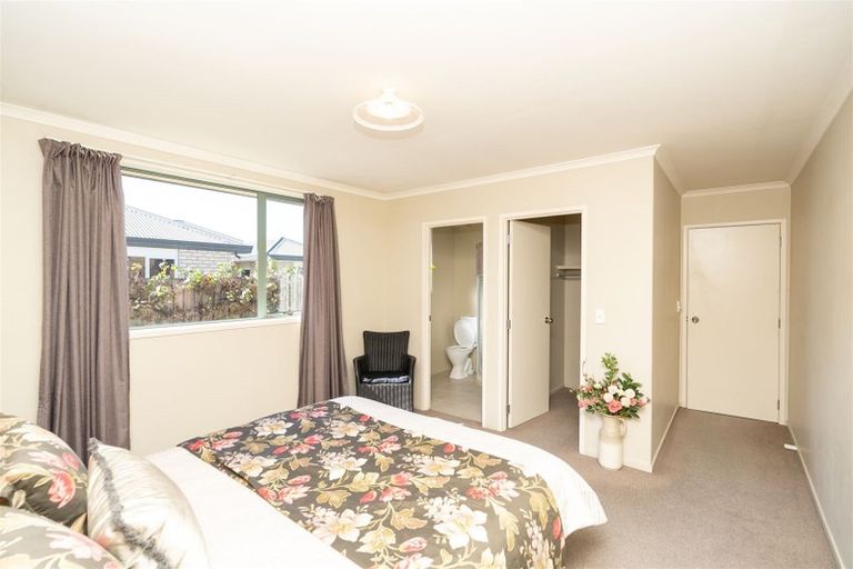 Photo of property in 11 Mckenzie Place, Rototuna North, Hamilton, 3210