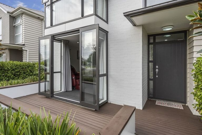 Photo of property in 9 Popokatea Drive, Takanini, 2112