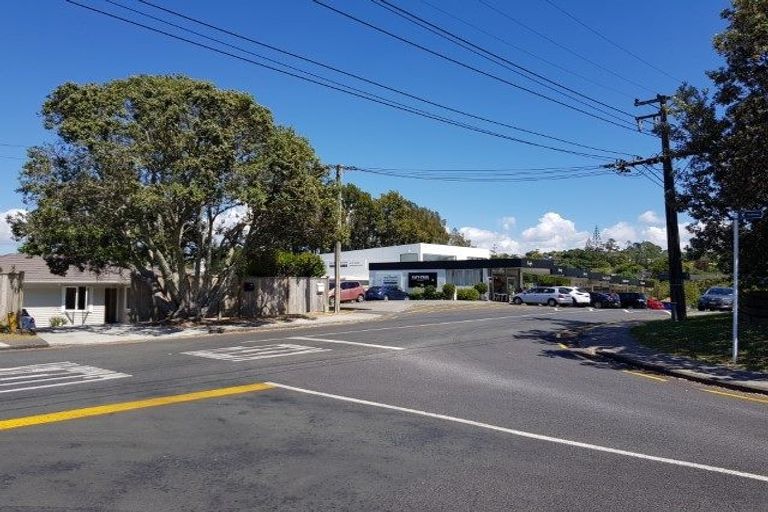 Photo of property in 18 Tonkin Drive, Sunnynook, Auckland, 0620